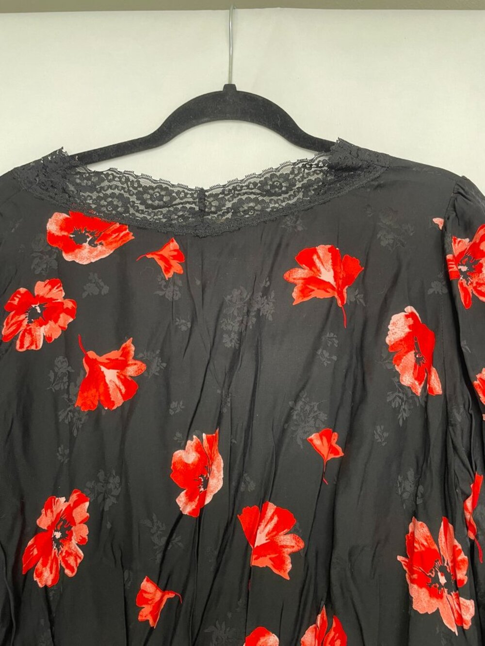 LOFT Black Red Floral Lace Trim V-Neck BlouseTop XL NWT - Picture 8 of 9